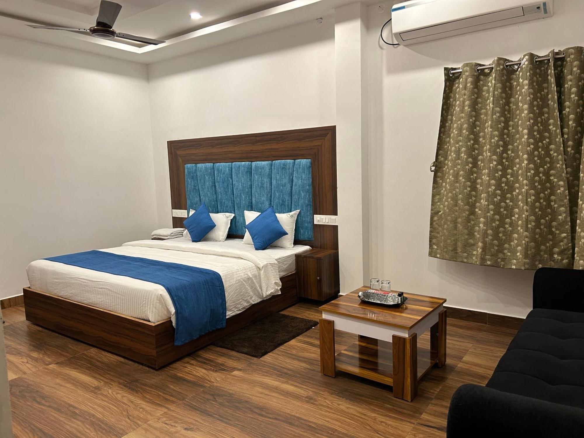Lalitha Karunya Residency A/C Hotel Bāpatla Екстериор снимка